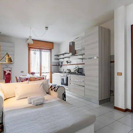 Cozy Near The Hospital With 2 Balconies! * Pisa
