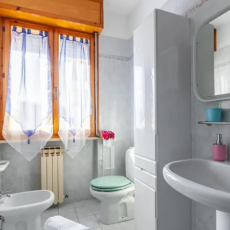 Apartment Cozy Near The Hospital With 2 Balconies!