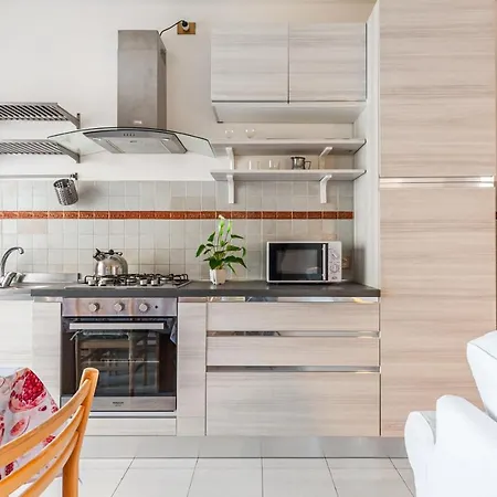 Apartment Cozy Near The Hospital With 2 Balconies! Pisa