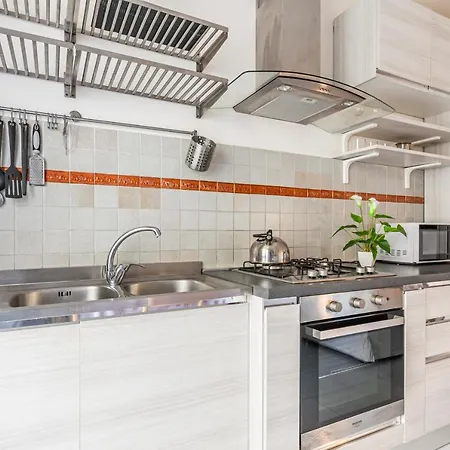 Apartment Cozy Near The Hospital With 2 Balconies! Pisa